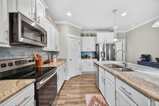 6608 Covington Cir, Pensacola, FL 32526