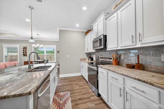 6608 Covington Cir, Pensacola, FL 32526