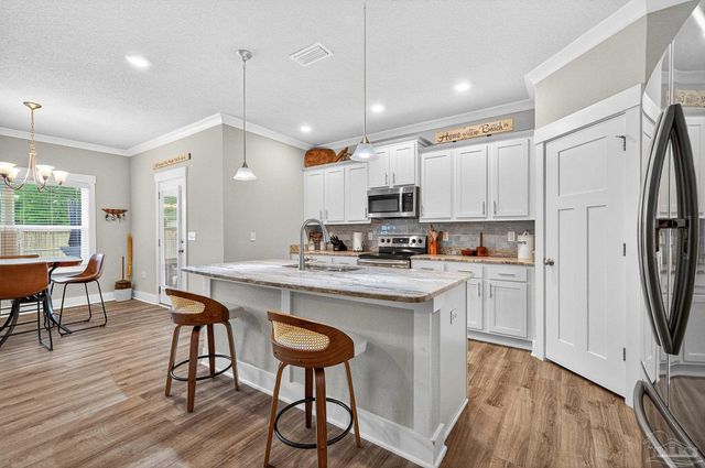6608 Covington Cir, Pensacola, FL 32526
