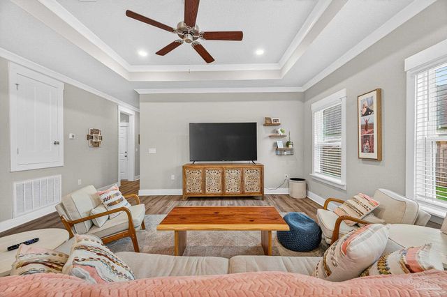 6608 Covington Cir, Pensacola, FL 32526