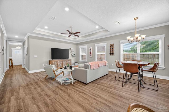 6608 Covington Cir, Pensacola, FL 32526