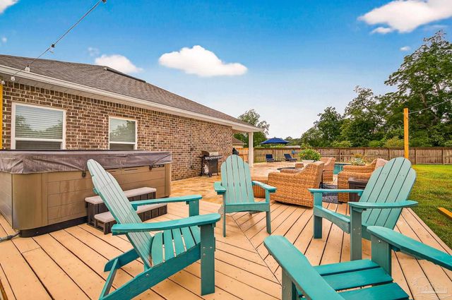 6608 Covington Cir, Pensacola, FL 32526