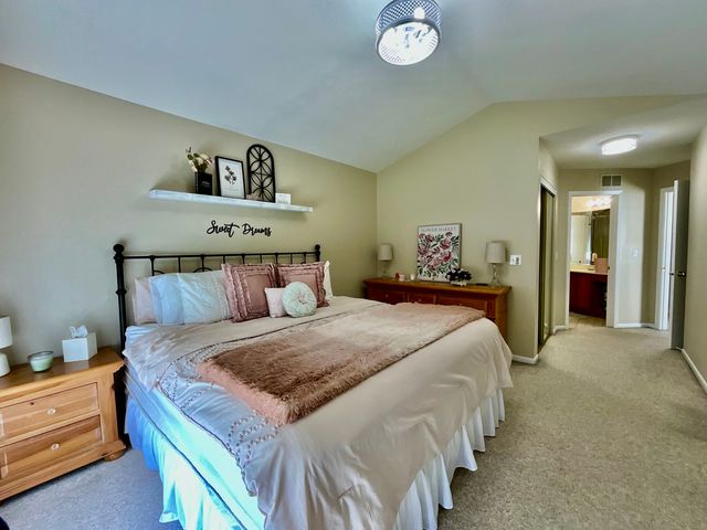 547 Woodcrest Drive, Mundelein, IL 60060