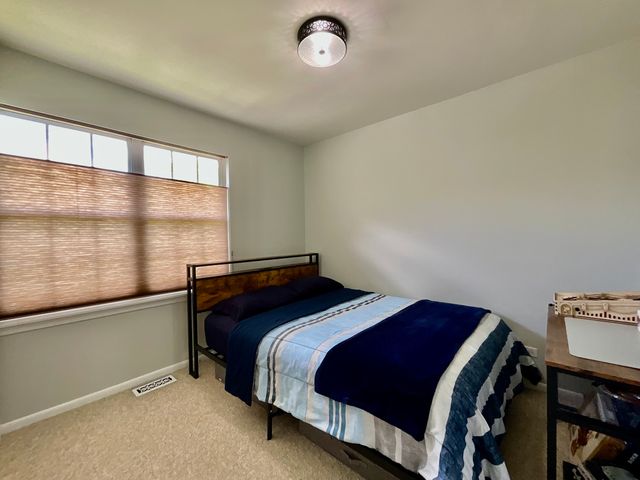 547 Woodcrest Drive, Mundelein, IL 60060