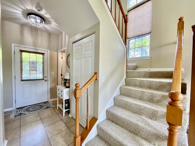 547 Woodcrest Drive, Mundelein, IL 60060