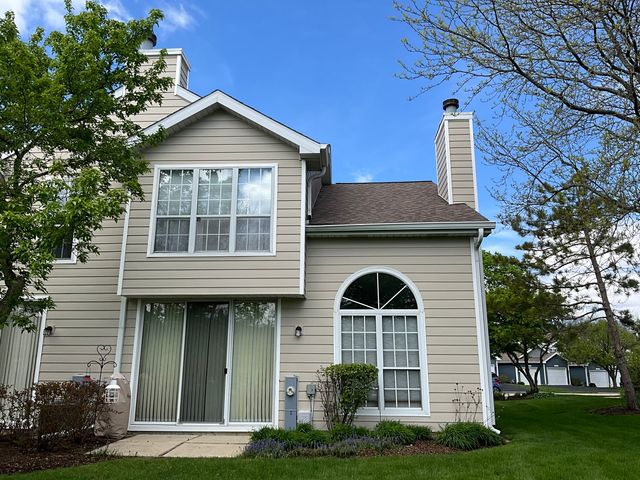 547 Woodcrest Drive, Mundelein, IL 60060