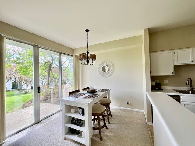 547 Woodcrest Drive, Mundelein, IL 60060