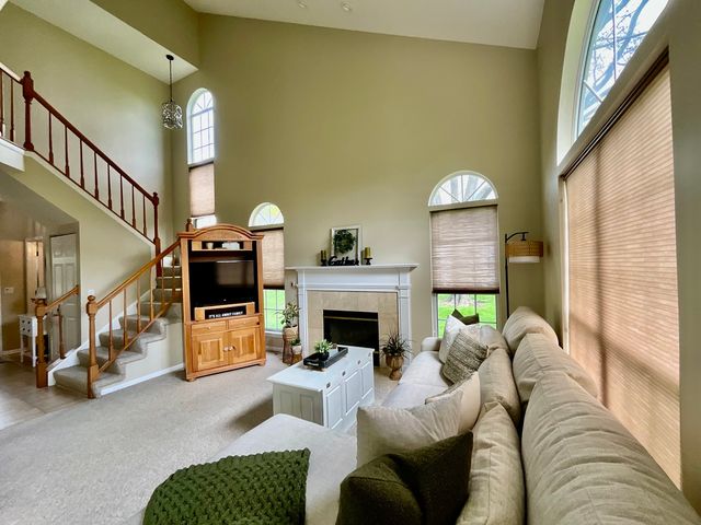 547 Woodcrest Drive, Mundelein, IL 60060