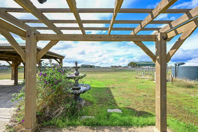 21088 Forest Glen Road, Madera, CA 93638