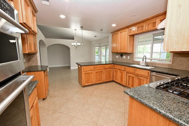 21088 Forest Glen Road, Madera, CA 93638