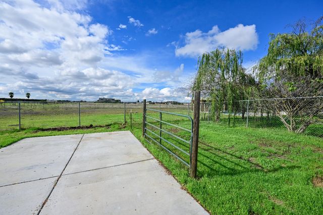 21088 Forest Glen Road, Madera, CA 93638