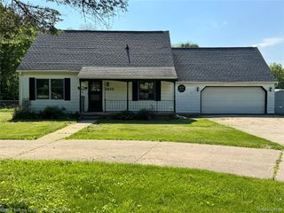 1615 Indian Rd, Oregon Township, MI 48446
