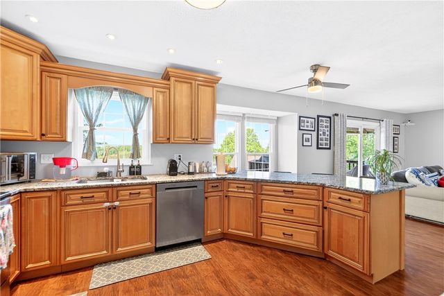 817 Lexington Dr, Hopewell Twp, PA 15001