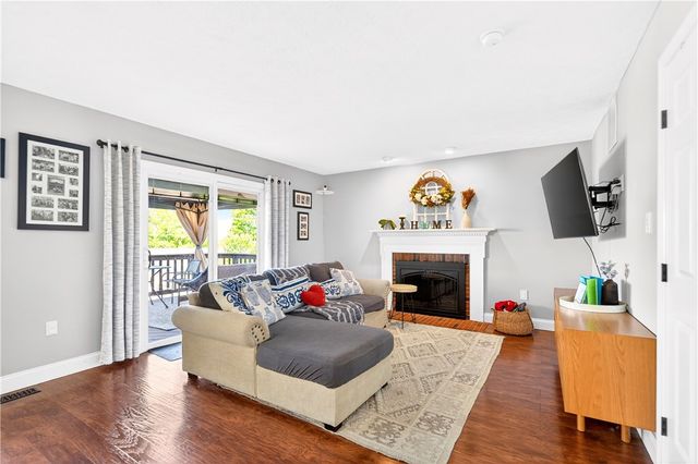 817 Lexington Dr, Hopewell Twp, PA 15001