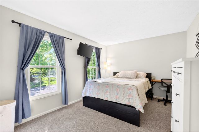 817 Lexington Dr, Hopewell Twp, PA 15001