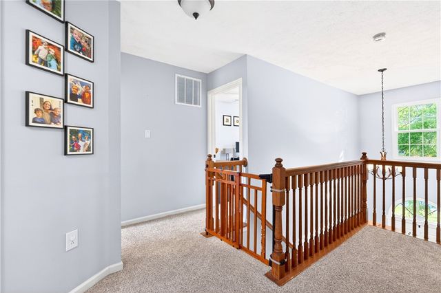 817 Lexington Dr, Hopewell Twp, PA 15001
