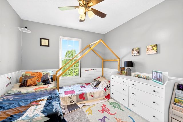 817 Lexington Dr, Hopewell Twp, PA 15001