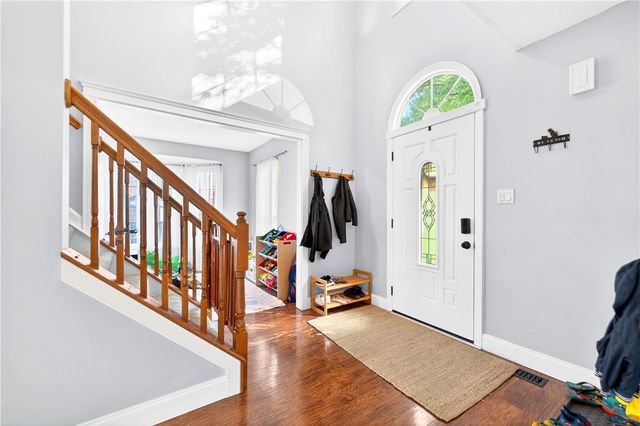 817 Lexington Dr, Hopewell Twp, PA 15001
