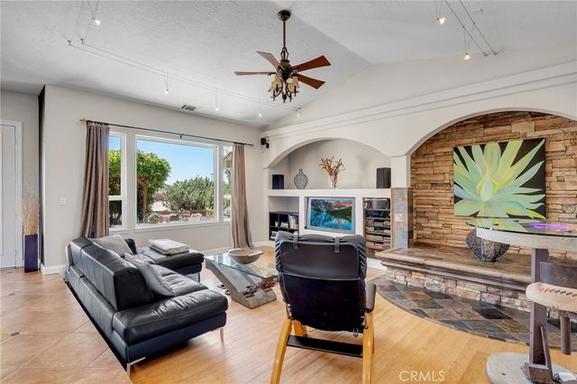 7026 Cataba Road, Oak Hills, CA 92344