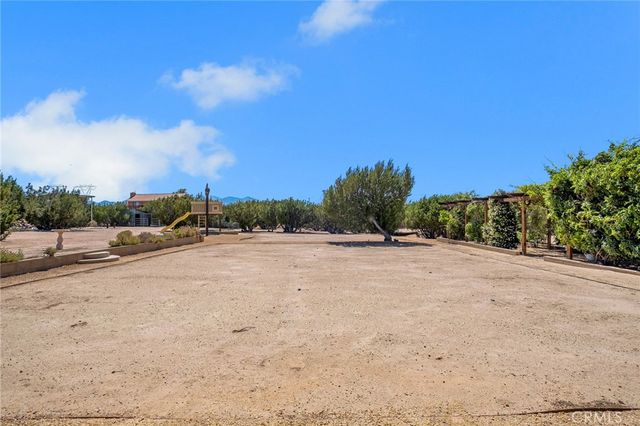 7026 Cataba Road, Oak Hills, CA 92344