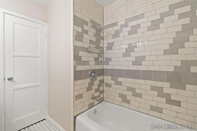 5469 Roswell St, San Diego, CA 92114