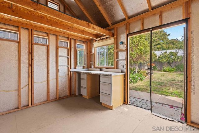 5469 Roswell St, San Diego, CA 92114