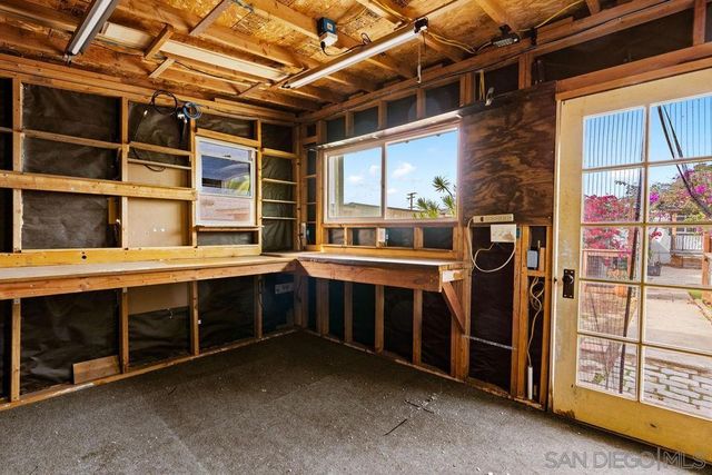 5469 Roswell St, San Diego, CA 92114