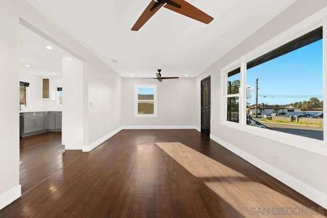 5469 Roswell St, San Diego, CA 92114