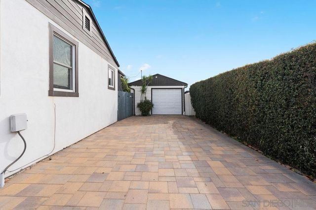 5469 Roswell St, San Diego, CA 92114