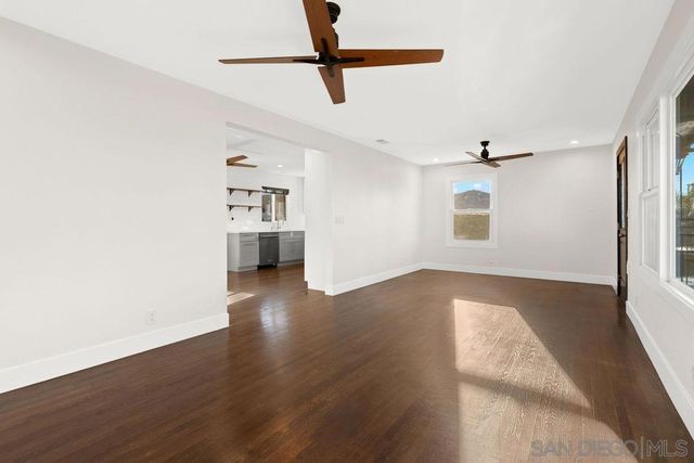 5469 Roswell St, San Diego, CA 92114