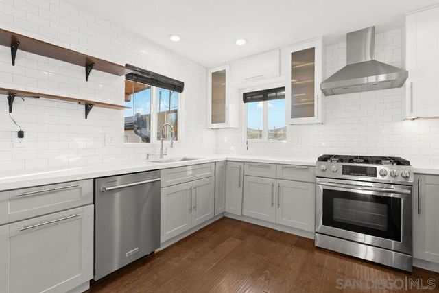 5469 Roswell St, San Diego, CA 92114