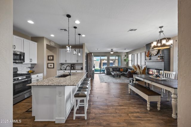 18244 W VISTA NORTE Street, Goodyear, AZ 85338