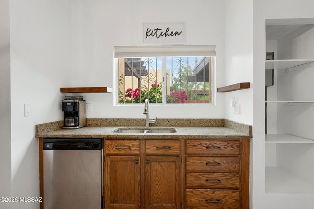 2402 W Drachman Street, Tucson, AZ 85745