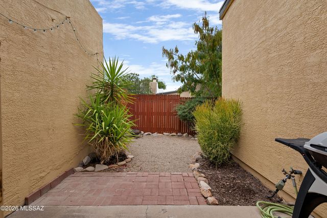 2402 W Drachman Street, Tucson, AZ 85745
