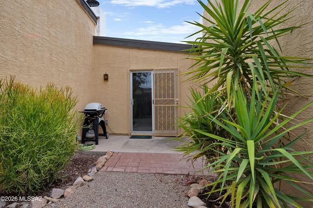 2402 W Drachman Street, Tucson, AZ 85745