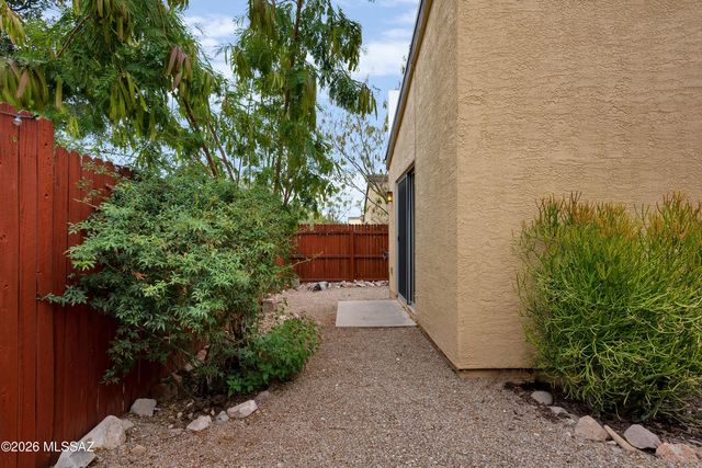 2402 W Drachman Street, Tucson, AZ 85745