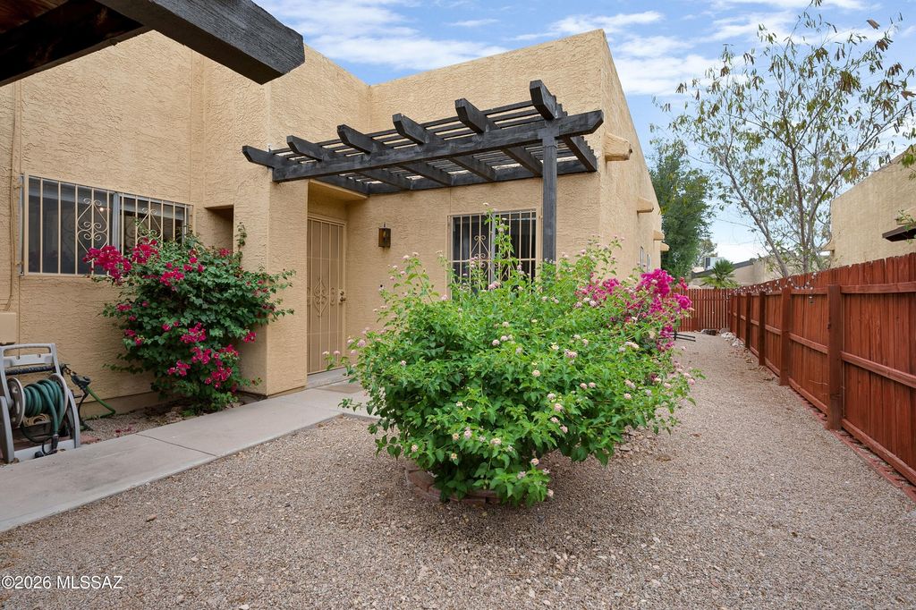 2402 W Drachman Street, Tucson, AZ 85745