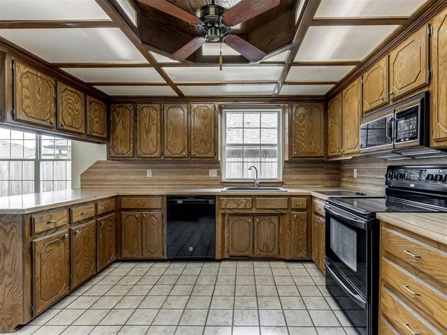 8329 NW 105th Terrace, Oklahoma City, OK 73162