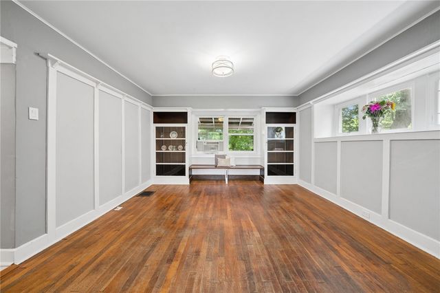 301 W Swissvale Avenue, Edgewood, PA 15218