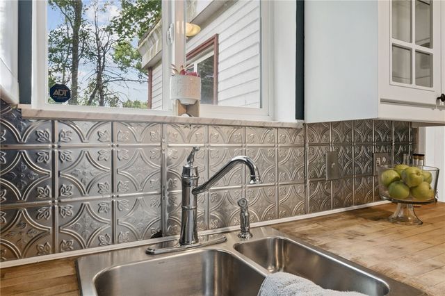 301 W Swissvale Avenue, Edgewood, PA 15218