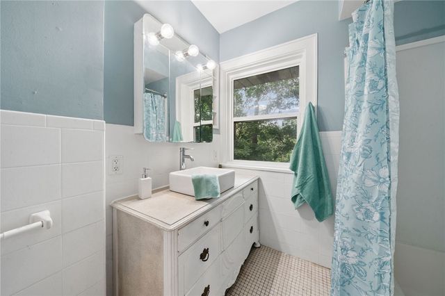 301 W Swissvale Avenue, Edgewood, PA 15218