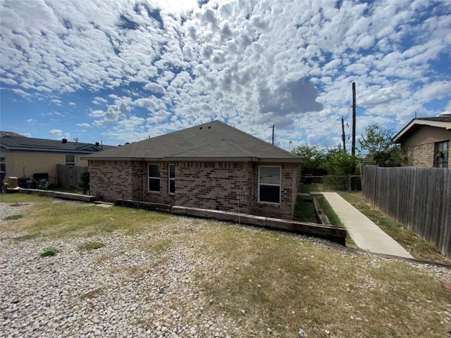 120 Arrowhead Street B, Fort Worth, TX 76108