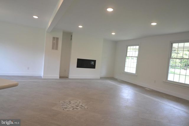 1436 E LAMPLIGHTER LN, North Wales, PA 19454