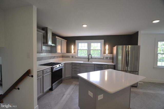 1436 E LAMPLIGHTER LN, North Wales, PA 19454