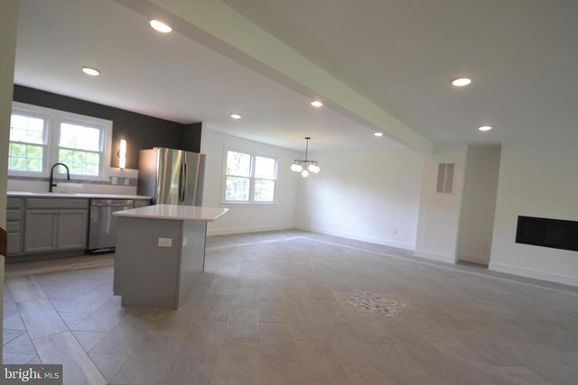 1436 E LAMPLIGHTER LN, North Wales, PA 19454