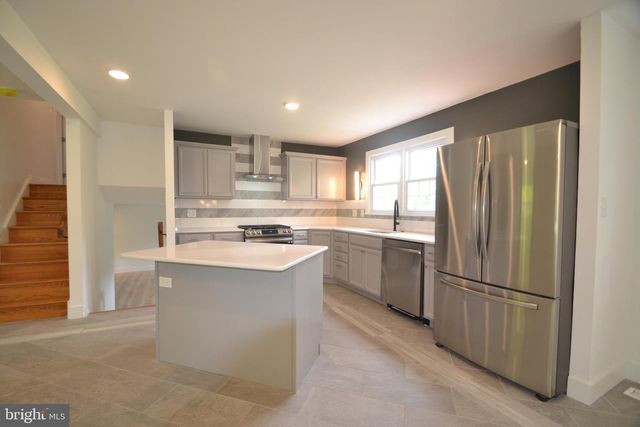 1436 E LAMPLIGHTER LN, North Wales, PA 19454