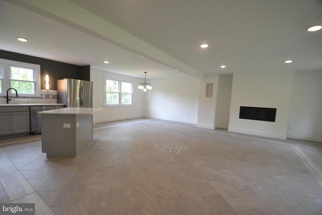 1436 E LAMPLIGHTER LN, North Wales, PA 19454