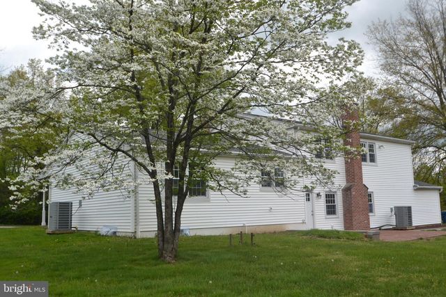 1436 E LAMPLIGHTER LN, North Wales, PA 19454