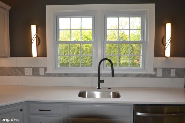 1436 E LAMPLIGHTER LN, North Wales, PA 19454