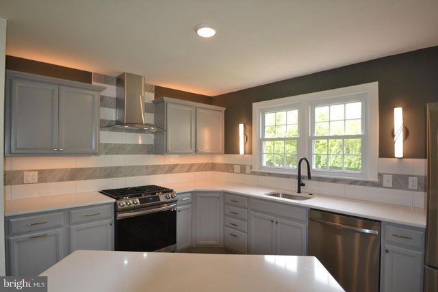 1436 E LAMPLIGHTER LN, North Wales, PA 19454